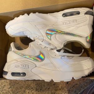 Womens Air max excee size 6 white/multicolored never worn but looks tried on